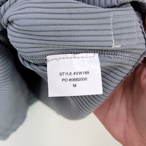 Vuori Ribbed Crop Tank Top Size Medium Gray Stretch Strappy Back Built In Bra - Picture 6 of 11